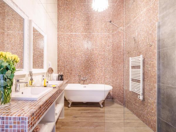 Belfry & Spa by Ligne St Barth : photo 3 de la chambre suite junior avec balcon et accès gratuit au spa - vue sur sanctuaire