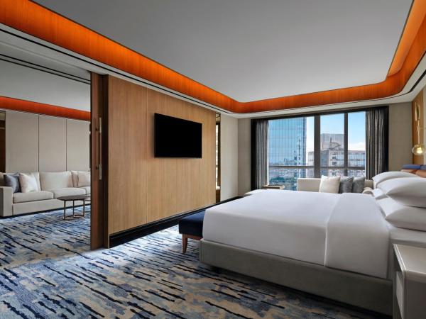 Sheraton Surabaya Hotel & Towers : photo 2 de la chambre ambassador suite, club lounge access, 2 bedroom suite, bedroom 1: 1 king, bedroom 2: 1 king