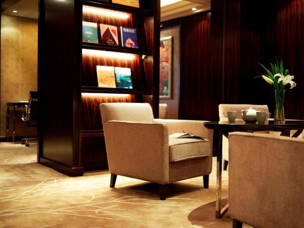 Sheraton Shenzhen Futian Hotel, Close to Metro Station, Shenzhen Futian Convention & Exhibition Centre, Futian Railway Station : photo 2 de la chambre chambre lit king-size exécutive supérieure - Étage club - 1 lit king-size