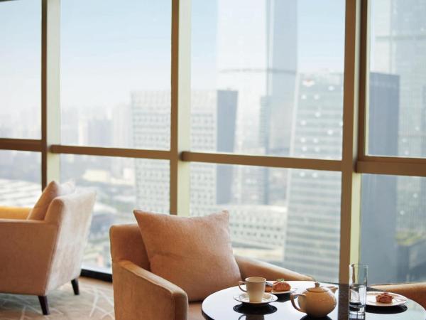 Sheraton Shenzhen Futian Hotel, Close to Metro Station, Shenzhen Futian Convention & Exhibition Centre, Futian Railway Station : photo 9 de la chambre chambre lit king-size exécutive supérieure - Étage club - 1 lit king-size