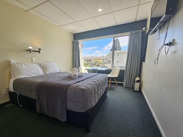 Tui Oaks Motel : photo 3 de la chambre chambre lit queen-size - vue sur rue