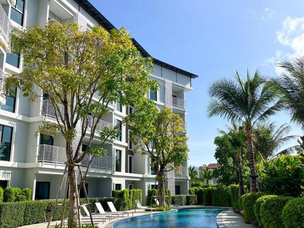 Comfy 2-King Bed Condo - 3 Min to Rawai Beach at The Titile V Condo's : photo 9 de la chambre appartement avec balcon