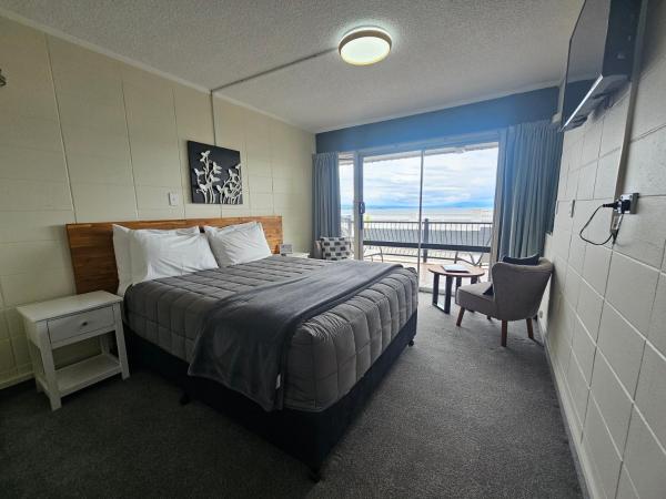 Tui Oaks Motel : photo 3 de la chambre studio on ground floor with lake view