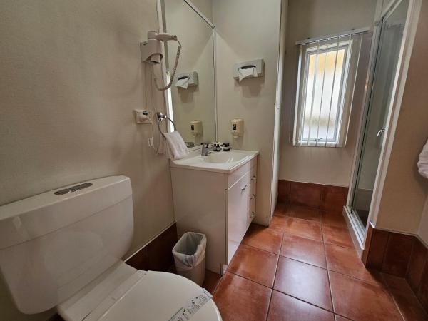 Tui Oaks Motel : photo 7 de la chambre studio on ground floor with lake view