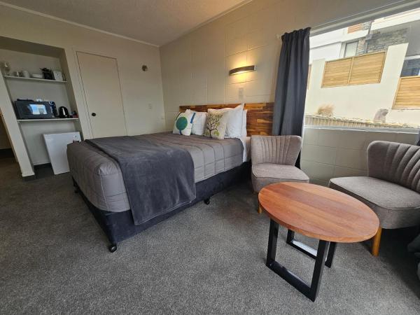 Tui Oaks Motel : photo 5 de la chambre studio on ground floor with lake view