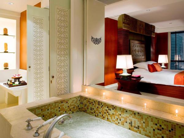 The Athenee Hotel, a Luxury Collection Hotel, Bangkok : photo 8 de la chambre suite 2 chambres royal pimai avec accès au salon-club - vue sur ville