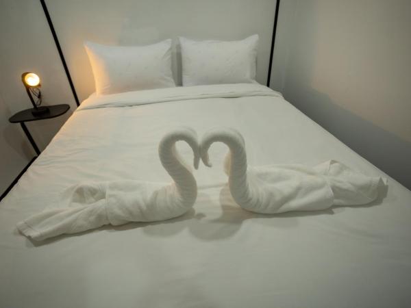 The Bright House, Koh Phi Phi : photo 10 de la chambre chambre lit king-size avec balcon