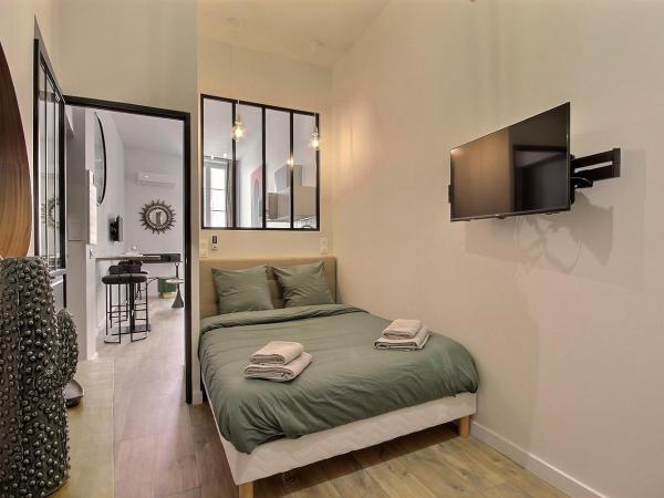 LES TOITS DU VIEUX-PORT : photo 4 de la chambre appartement deluxe