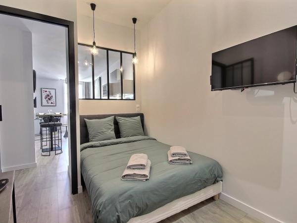 LES TOITS DU VIEUX-PORT : photo 1 de la chambre appartement deluxe