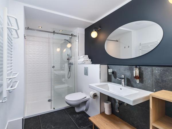 Grand Tulipan : photo 5 de la chambre chambre lits jumeaux avec lit d’appoint - 301