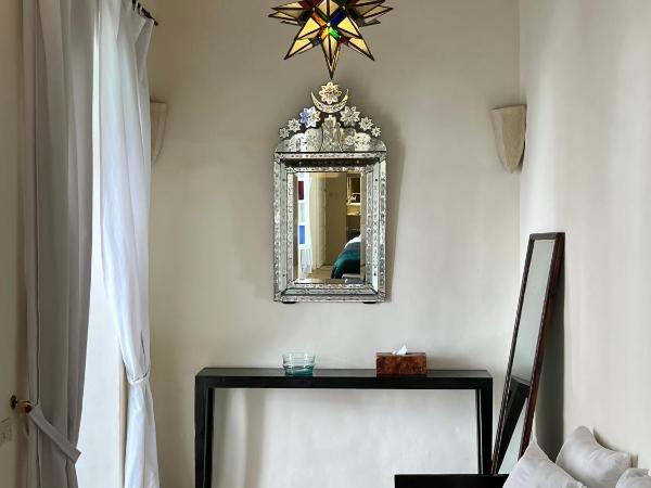 Riad Tizwa Marrakech : photo 7 de la chambre chambre double supérieure