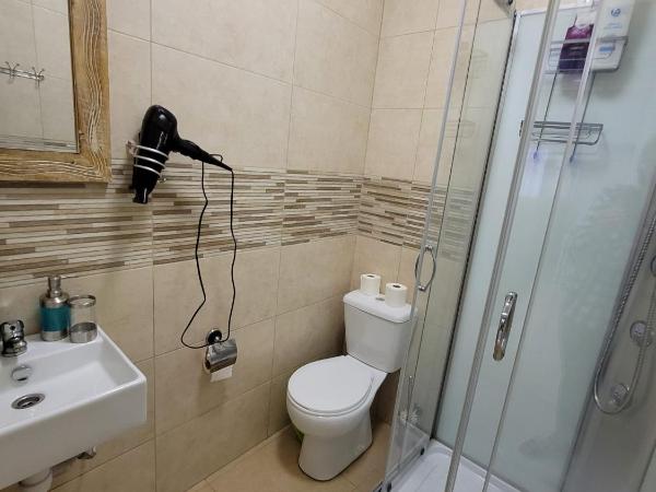 Casa de la Luz : photo 7 de la chambre chambre quadruple avec salle de bains privative