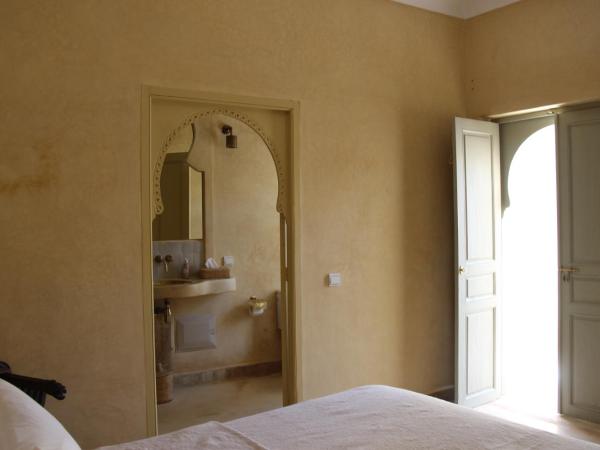 Riad Emberiza Sahari : photo 3 de la chambre chambre standard elizabeth rose 