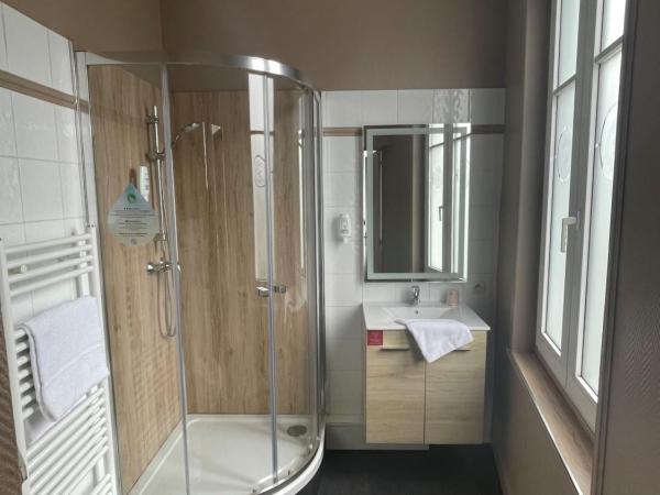 Hôtel Du Commerce : photo 8 de la chambre chambre triple