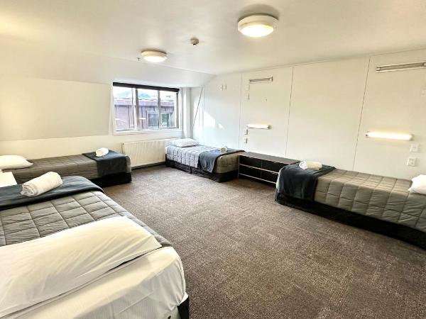 The Brownston Hostel : photo 2 de la chambre chambre quadruple avec salle de bains privative