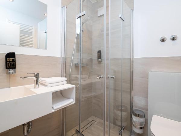 G & L Hotel Dortmund : photo 6 de la chambre chambre double