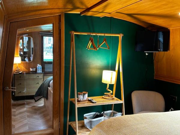 The Four Sisters Boatels - Houseboats : photo 4 de la chambre appartement avec terrasse