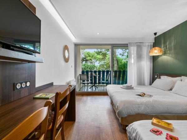 Hotel Logis Lacotel : photo 1 de la chambre chambre triple