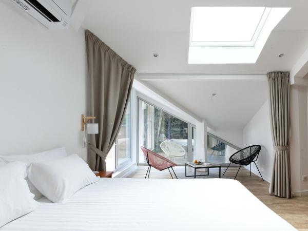 Hotel Logis Lacotel : photo 3 de la chambre suite familiale