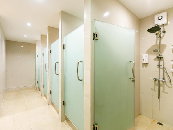 The Bedrooms Hostel Pattaya : photo 10 de la chambre lits superposés dans dortoir masculin