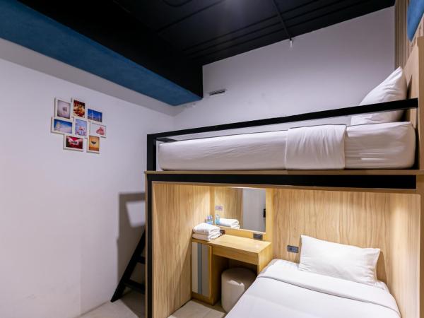 The Bedrooms Hostel Pattaya : photo 7 de la chambre chambre lits jumeaux avec lits superposés