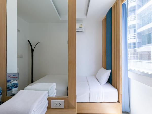 The Bedrooms Hostel Pattaya : photo 4 de la chambre chambre lits jumeaux standard avec salle de bains commune