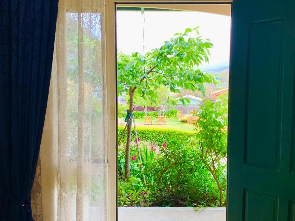 Orana House : photo 4 de la chambre deluxe queen room with mountain view, river view and garden view