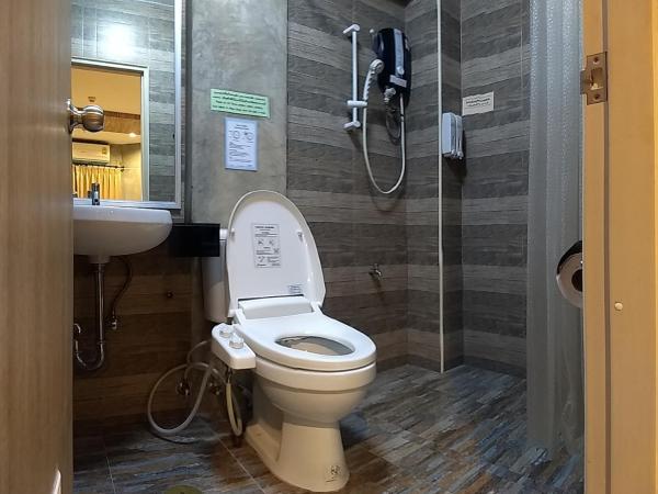 Komol Residence Bangkok : photo 5 de la chambre suite junior - vue sur jardin