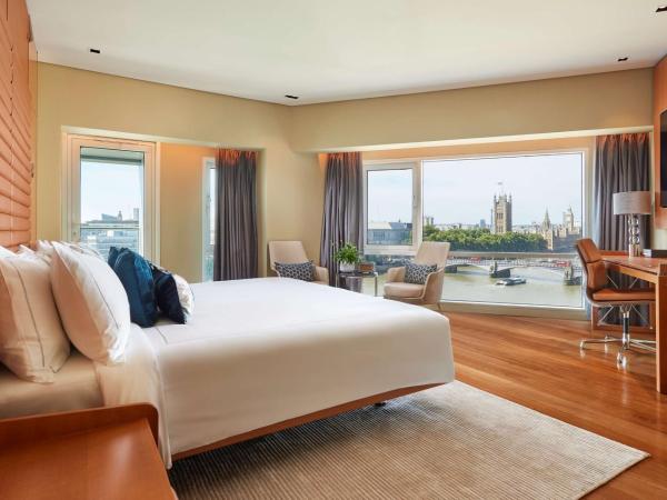 Park Plaza London Riverbank : photo 1 de la chambre suite 2 chambres avec balcon - vue sur rivière