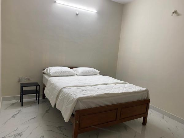 ELHANAN Transit Home : photo 4 de la chambre chambre double - vue sur jardin