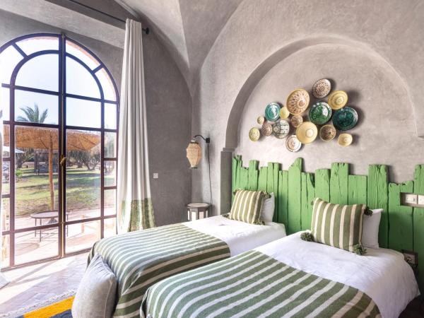 Villa Serena Marrakech - Maison d'hôtes : photo 1 de la chambre chambre double - vue sur piscine