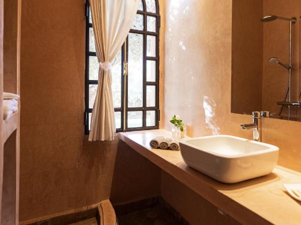 Villa Serena Marrakech - Maison d'hôtes : photo 5 de la chambre chambre double - vue sur piscine