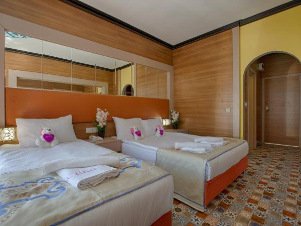 Club Hotel Anjeliq : photo 1 de la chambre chambre triple classique