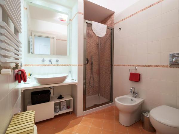 MAD Bed & Breakfast : photo 10 de la chambre chambre double avec lit d'appoint