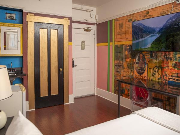 Hotel Des Arts : photo 5 de la chambre chambre double avec salle de bains commune