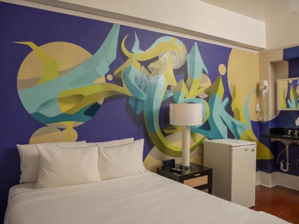Hotel Des Arts : photo 8 de la chambre chambre double avec salle de bains commune