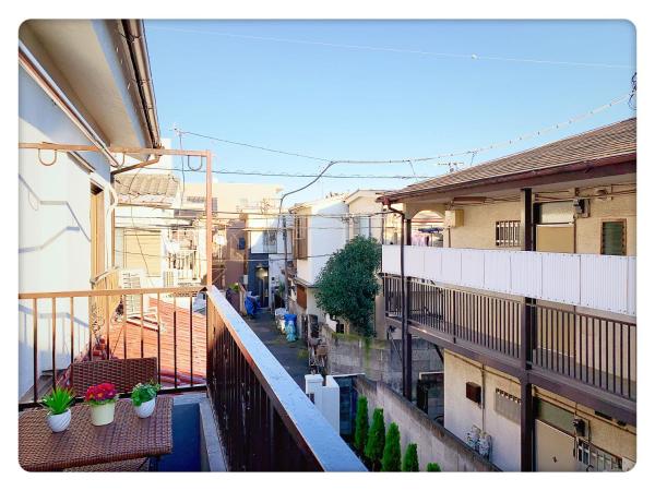 TOKYO/Shinjuku & Shibuya 10mins/5mins walk to subway stiaon/Kichijoji 15mins/Shimokitazawa 5mins/Louis House : photo 8 de la chambre chambre double avec toilettes communes