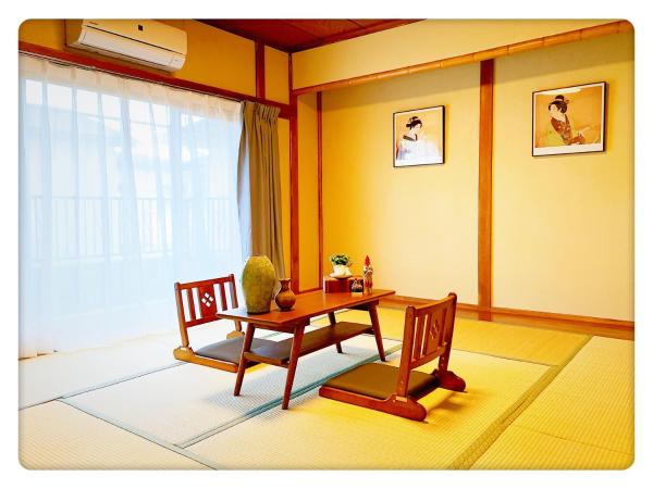 TOKYO/Shinjuku & Shibuya 10mins/5mins walk to subway stiaon/Kichijoji 15mins/Shimokitazawa 5mins/Louis House : photo 3 de la chambre chambre familiale avec salle de bains commune