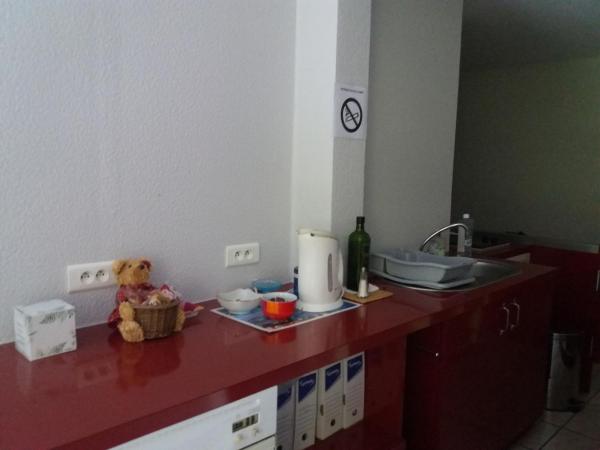 chambre dans maison avec piscine et cuisine : photo 6 de la chambre chambre double avec salle de bains privative