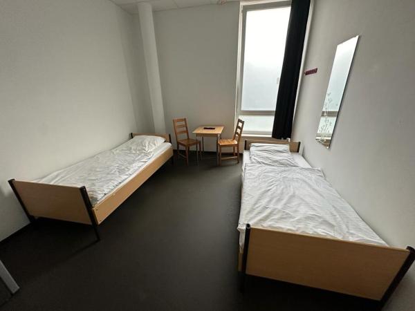 Arena Hostel & Monteurzimmer : photo 2 de la chambre chambre double ou lits jumeaux avec salle de bains commune