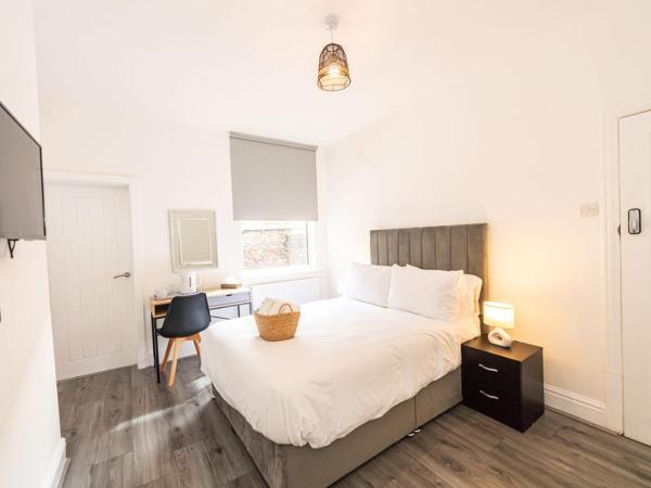 Room in Anfield : photo 1 de la chambre chambre double avec salle de bains privative