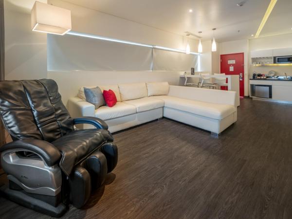 Ramada Encore by Wyndham Puebla : photo 5 de la chambre suite lit king-size – non-fumeurs