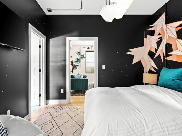 The Acoma House : photo 9 de la chambre sandra fettingis art suite 107