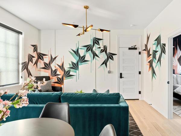 The Acoma House : photo 10 de la chambre sandra fettingis art suite 107