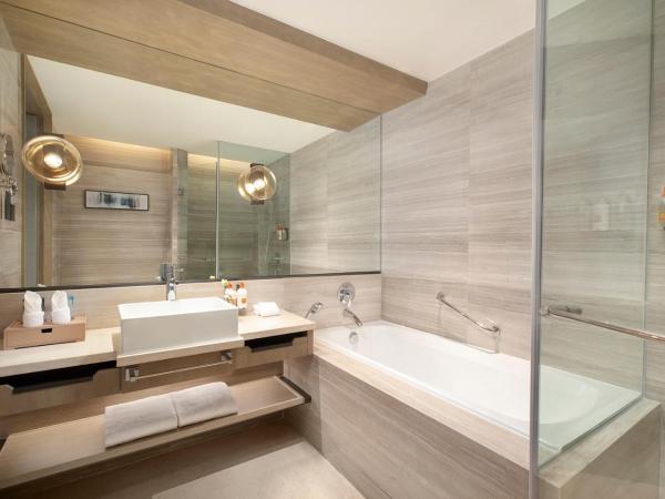 Crowne Plaza Shanghai Jinxiu, an IHG Hotel : photo 4 de la chambre one-bedroom king suite with living and study area