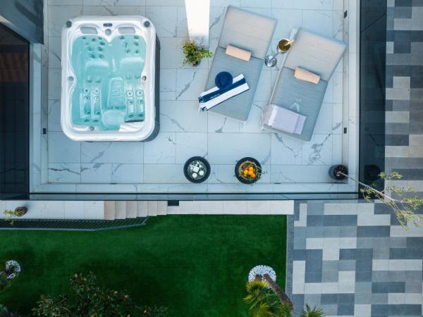 Residence Vaal : photo 1 de la chambre king suite with jacuzzi on the terrace and sea view