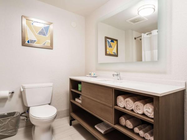 Comfort Suites Columbia Northeast - Fort Jackson : photo 10 de la chambre suite lit king-size – non-fumeurs