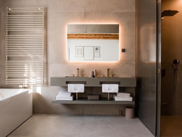 Boutique Hotel HOH : photo 3 de la chambre chambre double deluxe avec baignoire