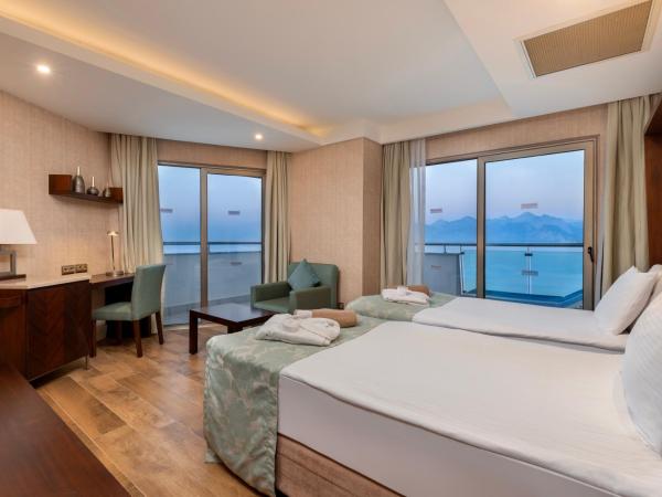 Ramada Plaza Antalya : photo 5 de la chambre suite