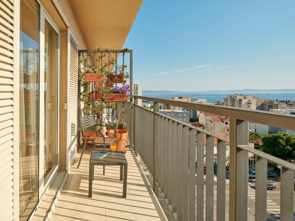 Dioklecijan Hotel & Residence : photo 4 de la chambre chambre simple supérieure avec balcon et vue sur mer